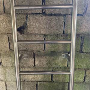 Prodajem inox penjalicu 180 cm – idealna za more ili bazen