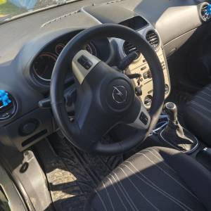 Prodajem Opel Corsu 1.3Cdti 2007god