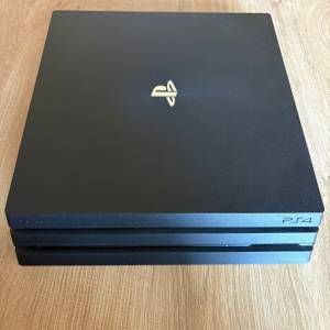 Prodajem PlayStation 4 Pro konzolu u izvrsnom stanju