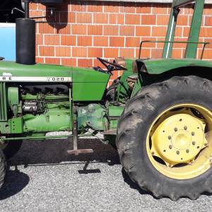 Traktor JOHN DEERE 2020