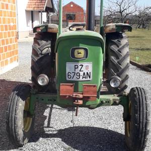 Traktor JOHN DEERE 2020