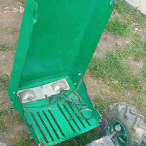Traktor kosilicu prodajem bez motora i kosišta jako sačuvano treba vid