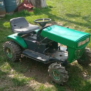 Traktor kosilicu prodajem bez motora i kosišta jako sačuvano treba vid