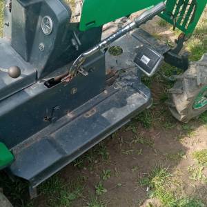 Traktor kosilicu prodajem bez motora i kosišta jako sačuvano treba vid