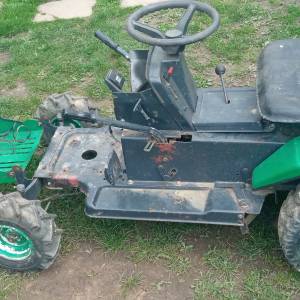 Traktor kosilicu prodajem bez motora i kosišta jako sačuvano treba vid