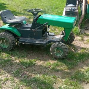 Traktor kosilicu prodajem bez motora i kosišta jako sačuvano treba vid