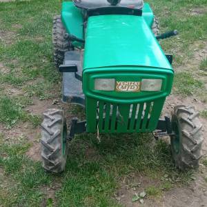 Traktor kosilicu prodajem bez motora i kosišta jako sačuvano treba vid