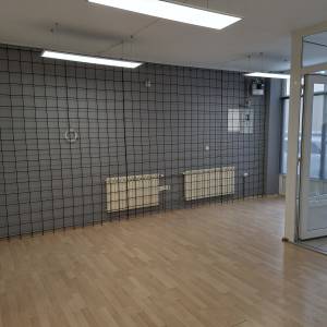 UREDSKI PROSTOR  A MOGUĆE I STANOVANJE 6-8 DJELATNIKA I SL...