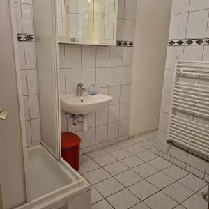 UREDSKI PROSTOR  A MOGUĆE I STANOVANJE 6-8 DJELATNIKA I SL...