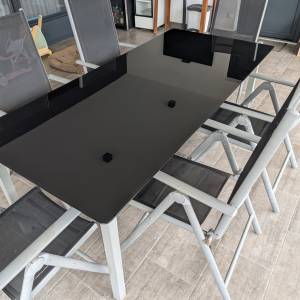 Aluminijska vrtna garnitura sivo/crna - set 6 stolica + 1 stol