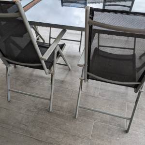 Aluminijska vrtna garnitura sivo/crna - set 6 stolica + 1 stol