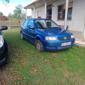 Auto vw polo.