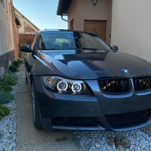BMW E90 2007.