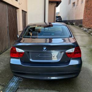 BMW E90 2007.
