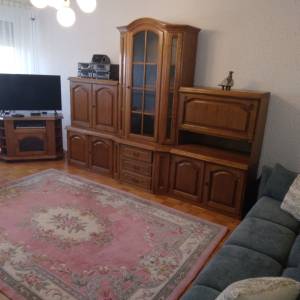 Iznajmljujem trosoban stan na Sjenjaku