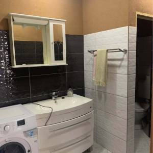 Jastrebarsko - blizina centra, posl. - stam. objekt 152m2, terasa 70m2