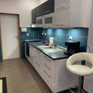 Jastrebarsko - blizina centra, posl. - stam. objekt 152m2, terasa 70m2