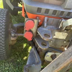 Kompaktni traktor Kubota B2100 HST