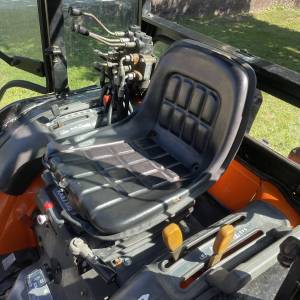 Kompaktni traktor Kubota B2100 HST