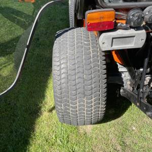 Kompaktni traktor Kubota B2100 HST