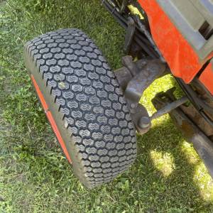 Kompaktni traktor Kubota B2100 HST