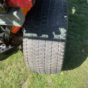 Kompaktni traktor Kubota B2100 HST
