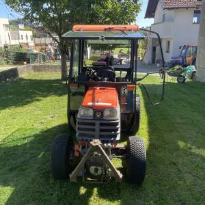 Kompaktni traktor Kubota B2100 HST
