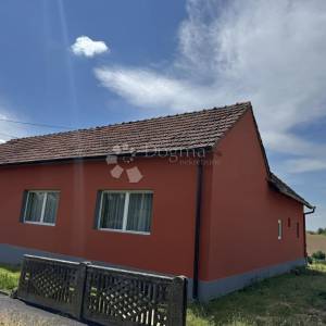 Obiteljska kuća s dvorištem i opcijom proširenja