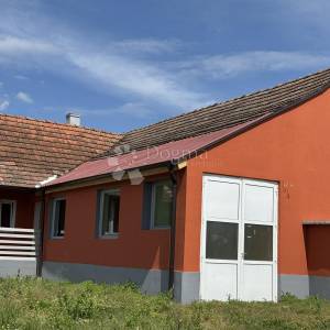 Obiteljska kuća s dvorištem i opcijom proširenja