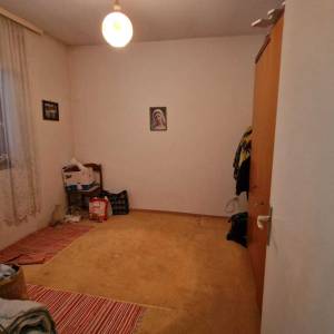 Obiteljska kuća s dvorištem