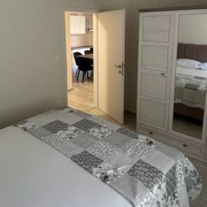 OREBIĆ, NOVOUREĐEN 3-SOBNI APARTMAN 88 m2 + TERASA + PARKIRNO MJESTO