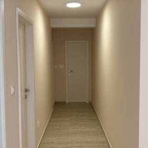 OREBIĆ, NOVOUREĐENA 2 APARTMANA 58 m2 i 88 m2 SA TERASOM I MASLINIKOM
