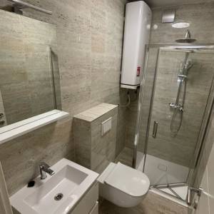 OREBIĆ, NOVOUREĐENA 2 APARTMANA 58 m2 i 88 m2 SA TERASOM I MASLINIKOM