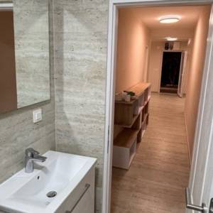 OREBIĆ, NOVOUREĐENA 2 APARTMANA 58 m2 i 88 m2 SA TERASOM I MASLINIKOM