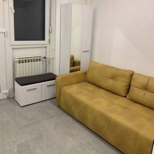 Prodajem poslovni prostor, namješten kao garsonijera, pogodan za najam