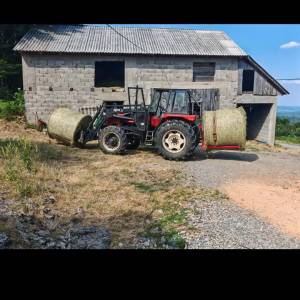 Prodajem traktor Zetor 6945 sa prednjim utovarivačem i ralicom