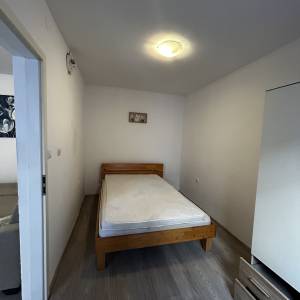 Savski gaj - 2-soban novonamješten stan u suterenu zgrade!