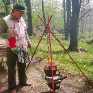 Staklene zdjele i razne stvari za domaćinstvo