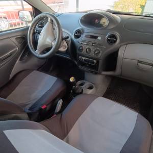 Toyota Yaris 1.0 vtt-i 130000 km klima servo odlično radi i vozi