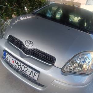 Toyota Yaris 1.0 vtt-i 130000 km klima servo odlično radi i vozi