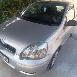 Toyota Yaris 1.0 vtt-i 130000 km klima servo odlično radi i vozi