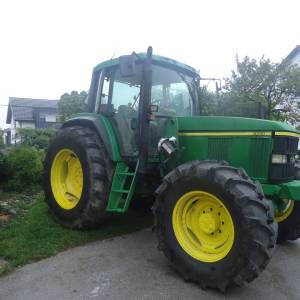 Traktor John Deere 6810