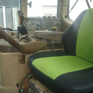 Traktor John Deere 6810