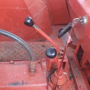 Traktor renault  sa utovarivacem