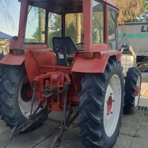 Traktor renault  sa utovarivacem