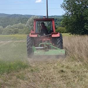 Traktor renault  sa utovarivacem