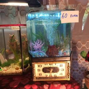 Akvarij sa poklopcem i led svijetlom