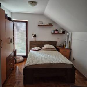 BREZOVICA, KUĆA SA 2 STANA, POMOĆNA ZGRADA ( STAN) I VELIKA OKUĆNICA (