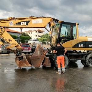 CAT M315C na kotače