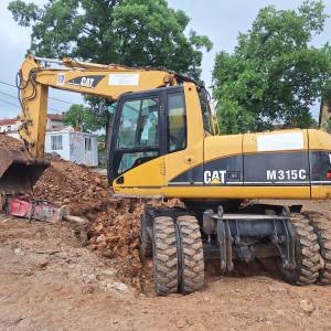 CAT M315C na kotače